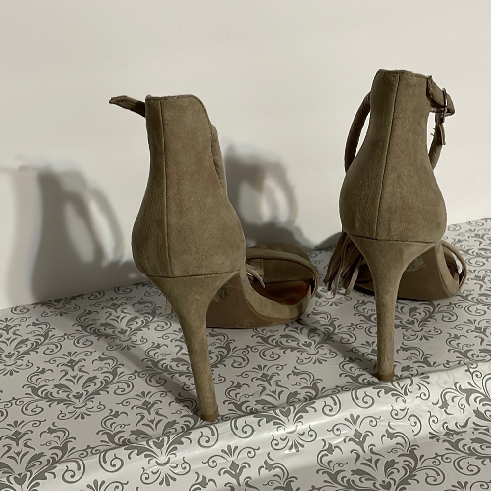 Mossimo heeled  suede sandals. - Picture 5 of 9